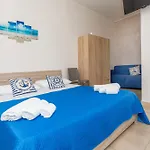 Da Pina E Lu Giardini Naxos