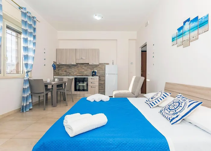 Da Pina E Lu Giardini Naxos